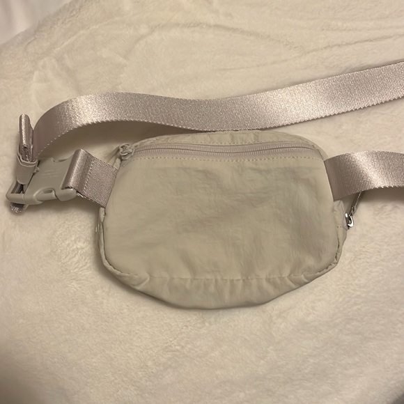 Lululemon Belt Bag White - Picture 3 of 4